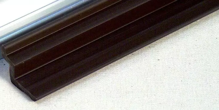 Pöydän kiinnityskisko muovi, 500mm - PÖYDÄNJALAT JA TARVIKKEET - 1501 - 1