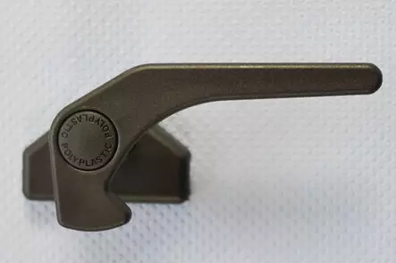 Ikkunasalpa, painonappi, liukukiinnitys 09.15.451.00.00.00.000, Polyplastic - HOBBY VARAOSAT - 8435 - 1